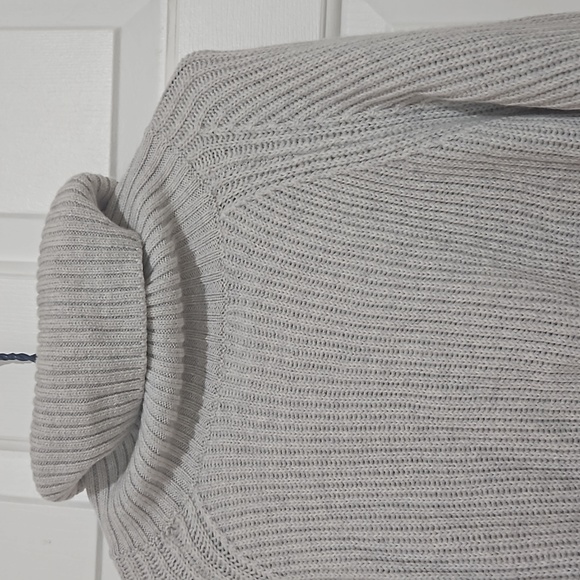 Aritzia Wilfred Free Lin Italian Wool Turtleneck Sweater - Picture 3 of 9